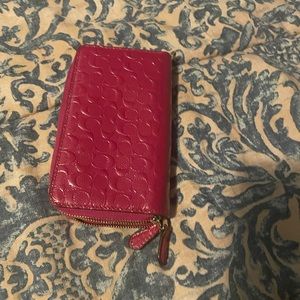 Used like new pink coach wallet…asking $25.00 OBO
